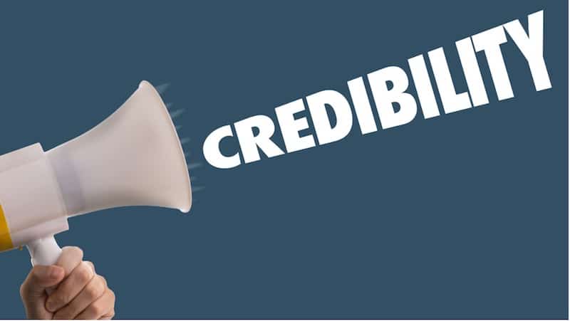 What should you avoid when building online brand credibility?